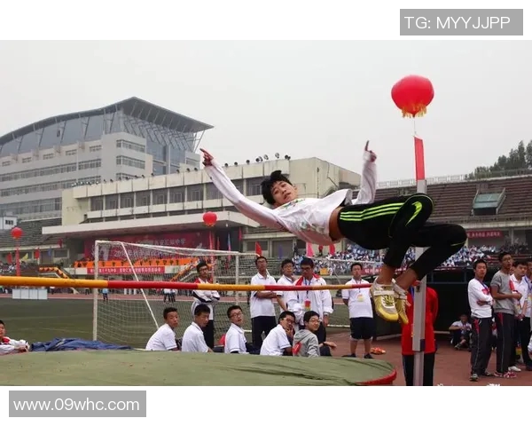 青春热血随行 足球星双肩背包点燃校园活力新风潮
